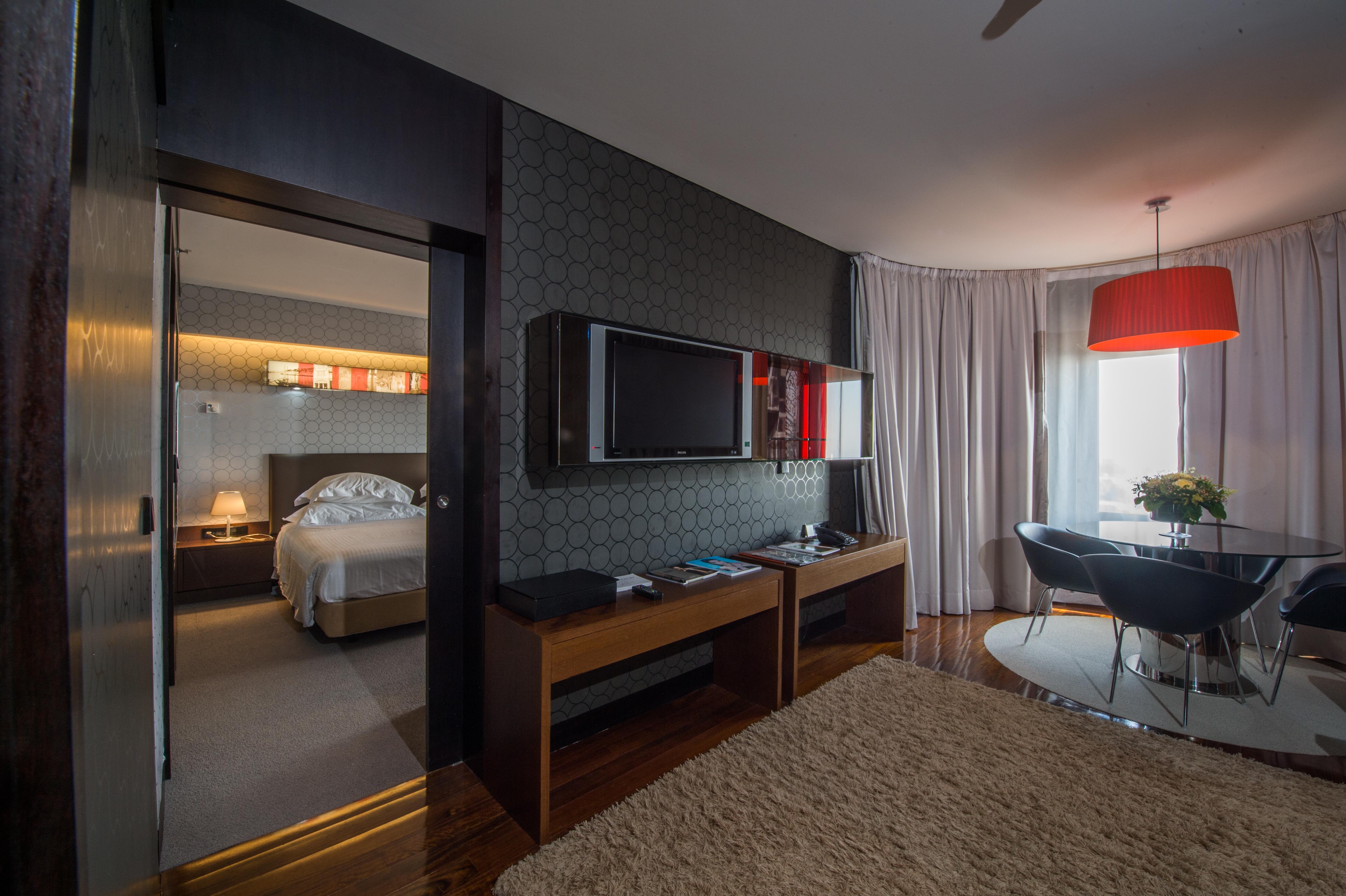 Porto Palacio Hotel By The Editory Luaran gambar A suite at the hotel