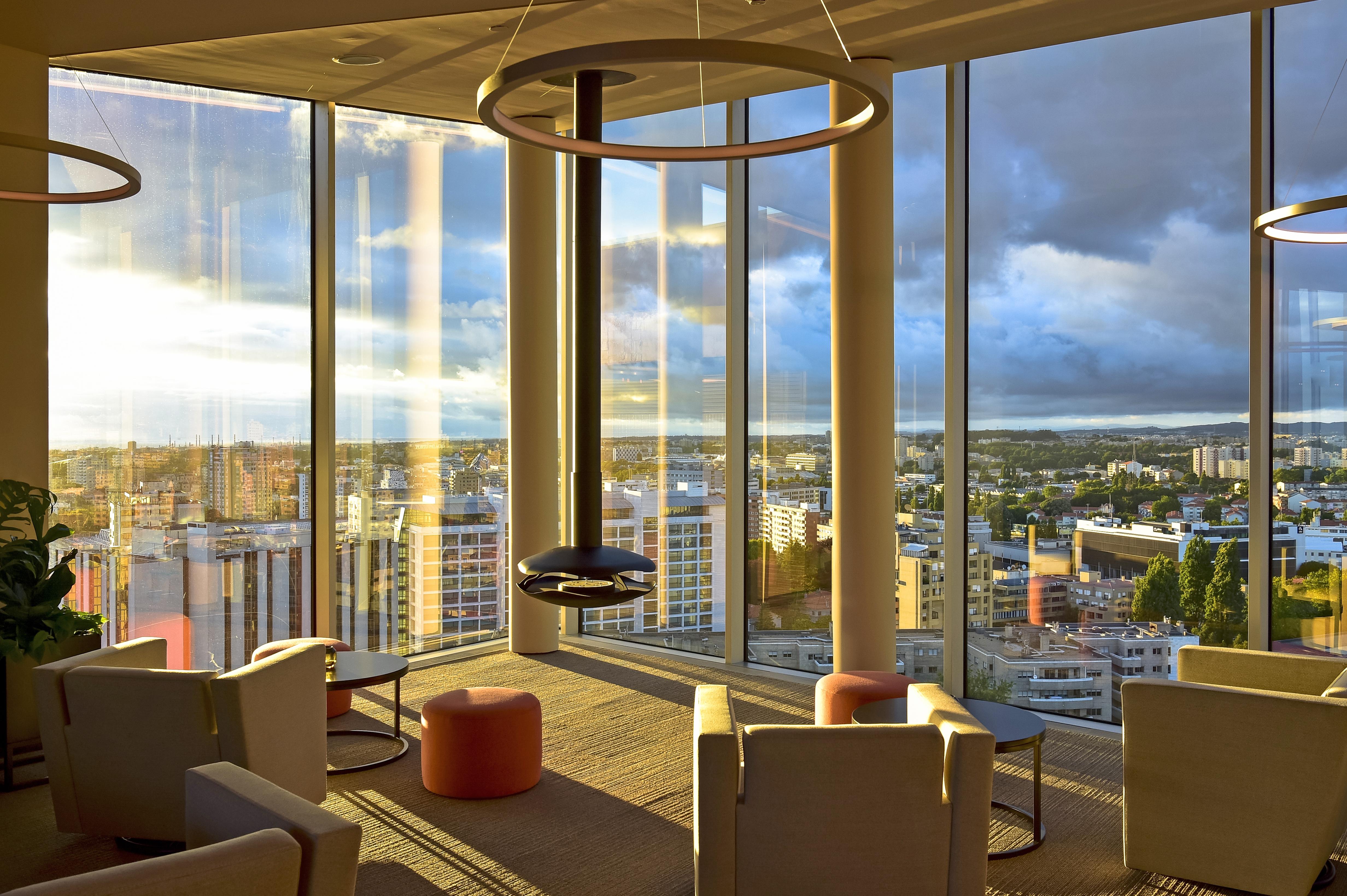 Porto Palacio Hotel By The Editory Luaran gambar Skyline's Sky Lounge