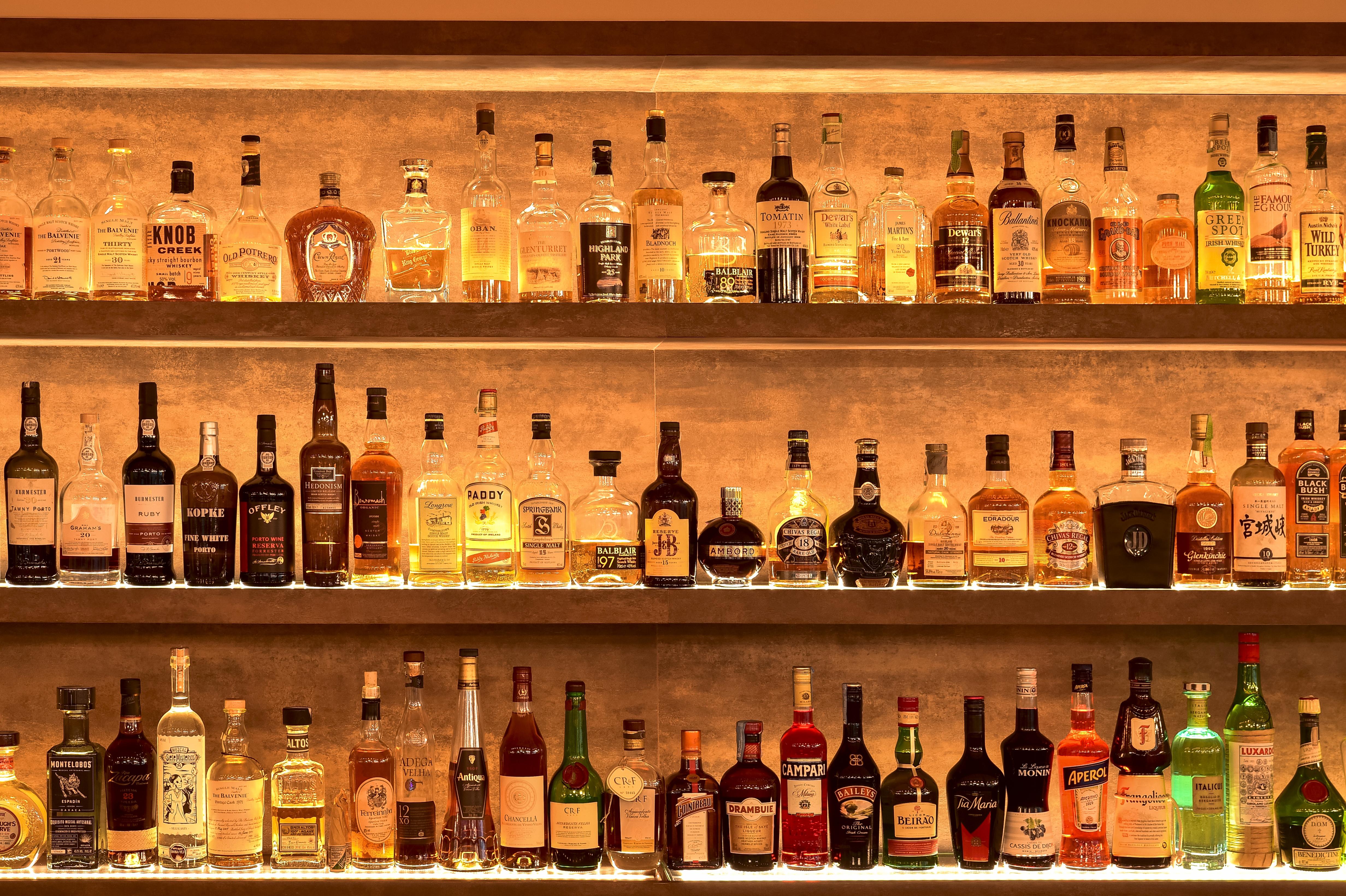 Porto Palacio Hotel By The Editory Luaran gambar A selection of spirits
